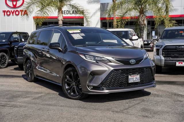2022 Toyota Sienna XSE FWD photo
