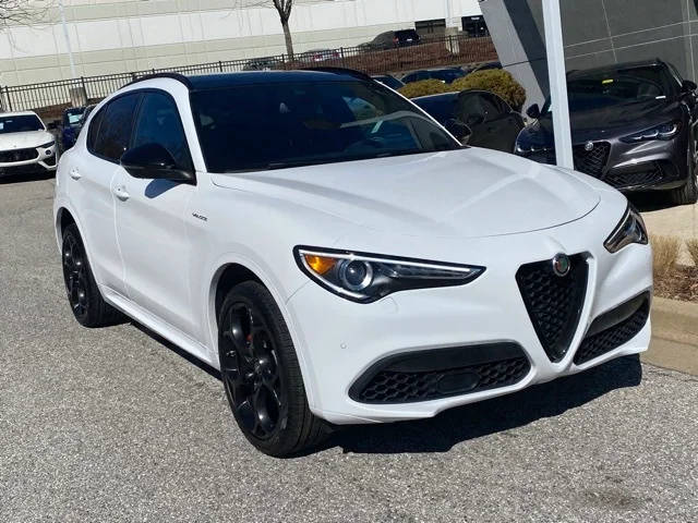 2022 Alfa Romeo Stelvio Veloce AWD photo