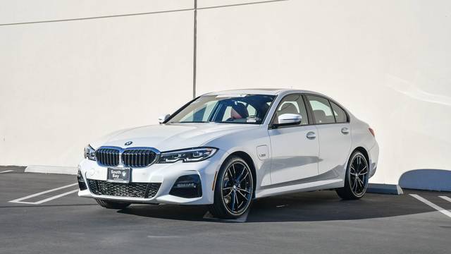 2022 BMW 3 Series 330e RWD photo