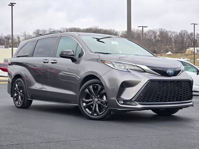 2022 Toyota Sienna XSE FWD photo