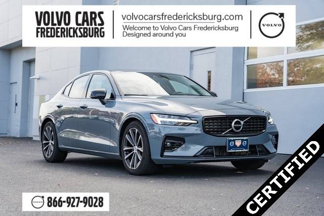 2022 Volvo S60 Momentum AWD photo