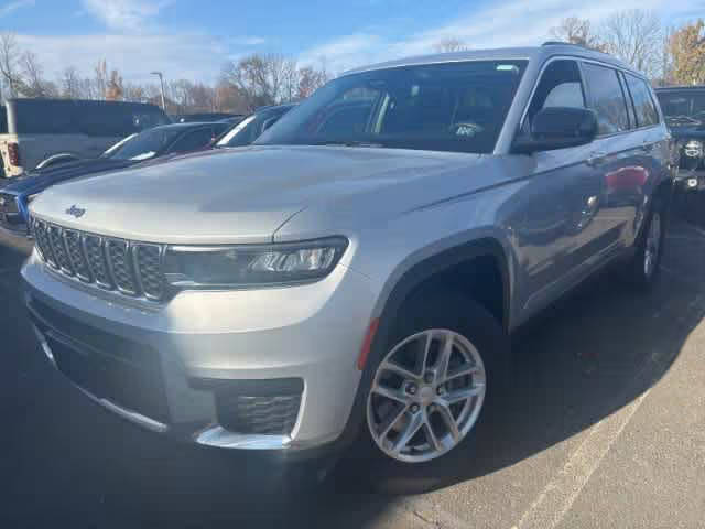 2021 Jeep Grand Cherokee L Laredo 4WD photo