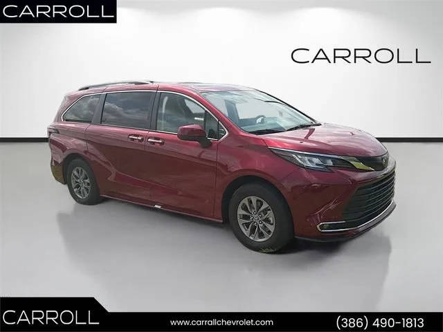 2022 Toyota Sienna XLE FWD photo