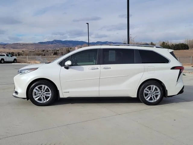 2021 Toyota Sienna Limited FWD photo