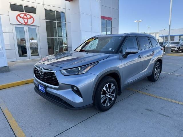 2021 Toyota RAV4 LE AWD photo