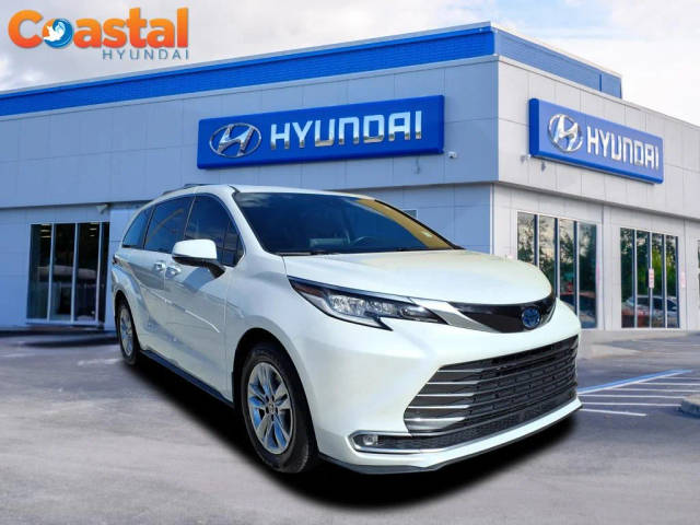 2022 Toyota Sienna Limited FWD photo