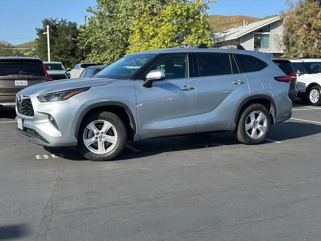 2022 Toyota Highlander LE FWD photo