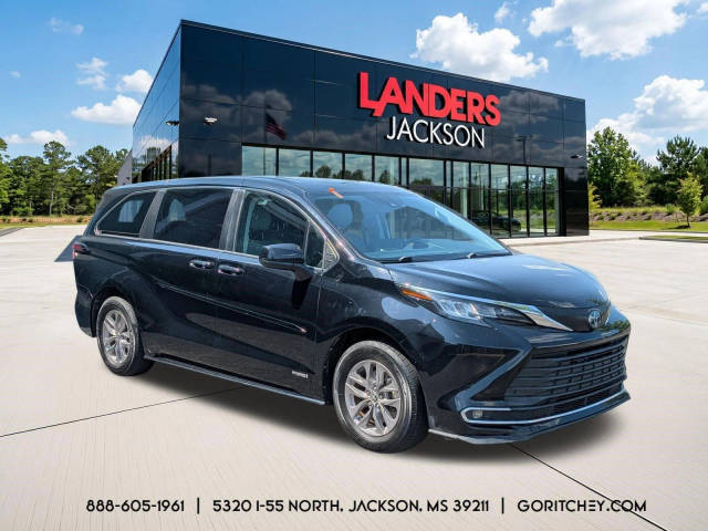 2021 Toyota Sienna XLE FWD photo