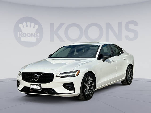 2022 Volvo S60 Momentum FWD photo