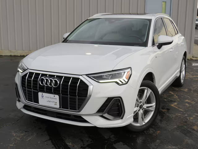 2022 Audi Q3 S line Premium Plus AWD photo