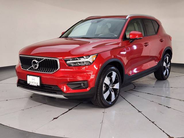 2022 Volvo XC40 Momentum FWD photo