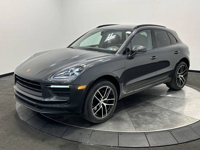 2022 Porsche Macan  AWD photo