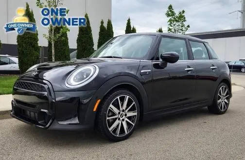 2022 MINI Hardtop 4 Door Cooper S FWD photo
