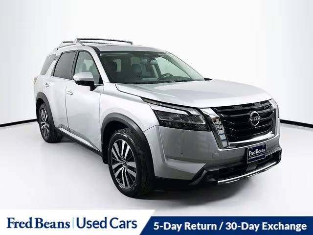 2022 Nissan Pathfinder Platinum 4WD photo