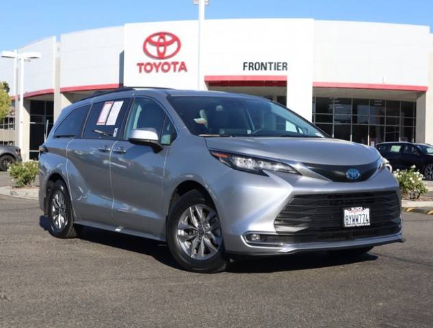 2022 Toyota Sienna XLE FWD photo