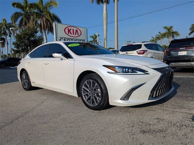 2022 Lexus ES ES 300h FWD photo