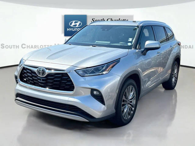 2022 Toyota Highlander Platinum FWD photo