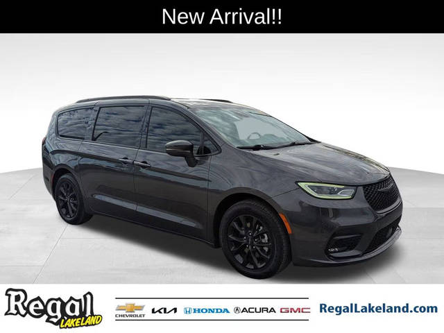 2021 Chrysler Pacifica Minivan Touring L FWD photo