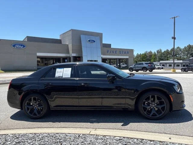 2021 Chrysler 300 Touring RWD photo