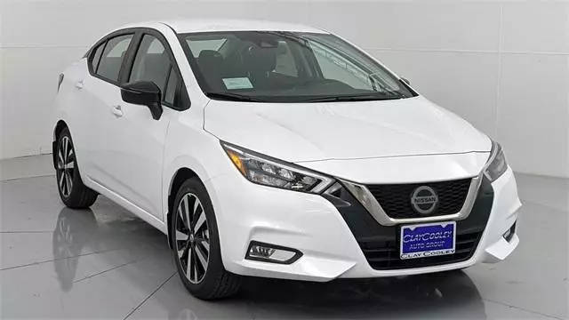2021 Nissan Versa SR FWD photo