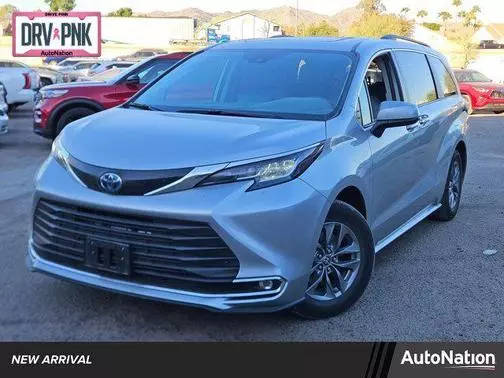 2022 Toyota Sienna XLE FWD photo