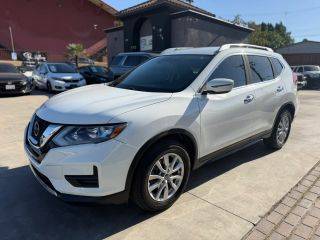 2020 Nissan Rogue SV FWD photo