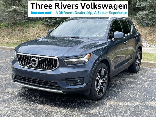 2022 Volvo XC40 Inscription AWD photo