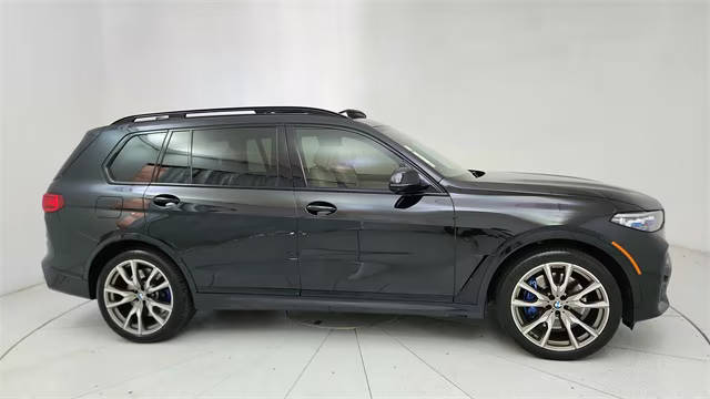 2022 BMW X7 M50i AWD photo