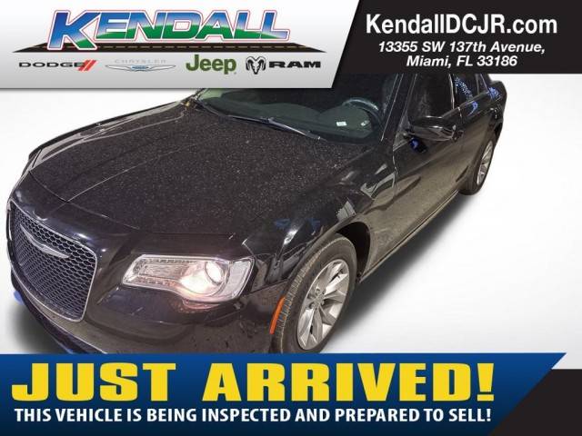 2021 Chrysler 300 Touring RWD photo