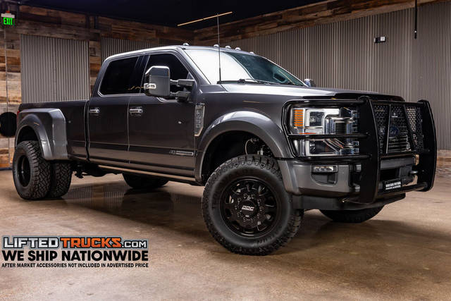 2022 Ford F-450 Super Duty Platinum 4WD photo