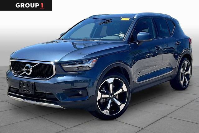 2022 Volvo XC40 Momentum AWD photo