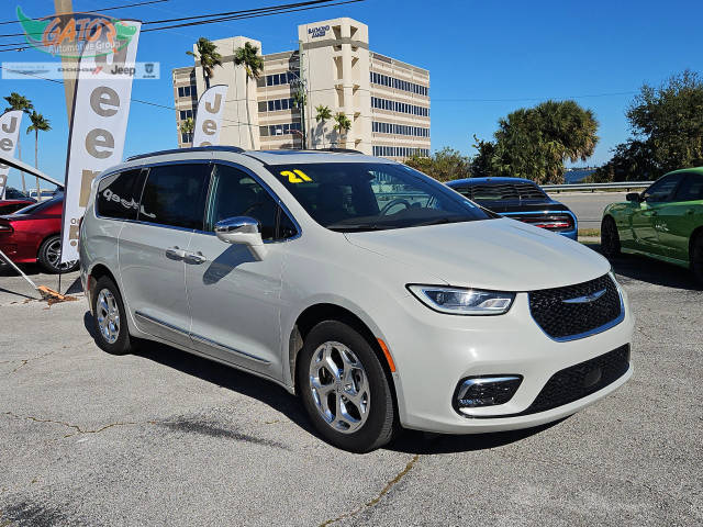 2021 Chrysler Pacifica Minivan Limited AWD photo