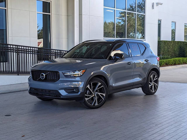 2022 Volvo XC40 R-Design AWD photo