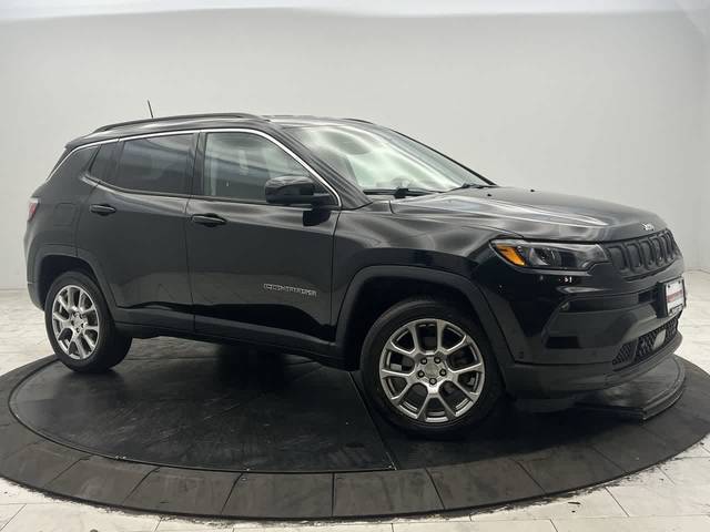 2022 Jeep Compass Latitude Lux 4WD photo