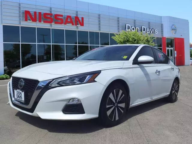 2021 Nissan Altima 2.5 SV FWD photo