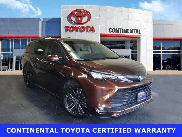 2022 Toyota Sienna XLE FWD photo