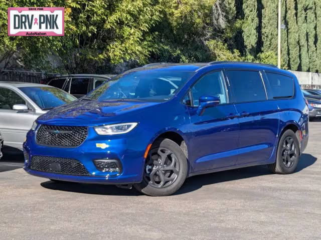 2021 Chrysler Pacifica Minivan Hybrid Limited FWD photo