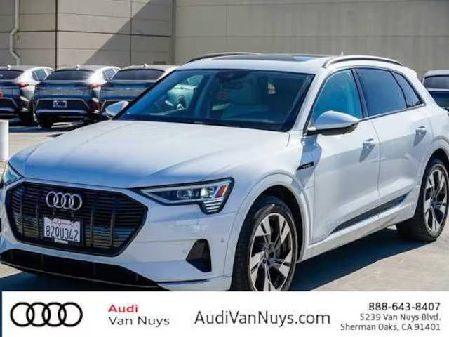 2022 Audi e-tron Premium AWD photo