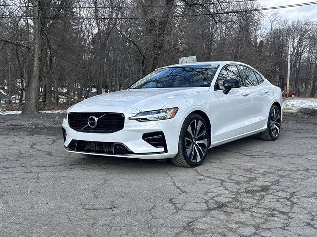 2022 Volvo S60 Momentum FWD photo