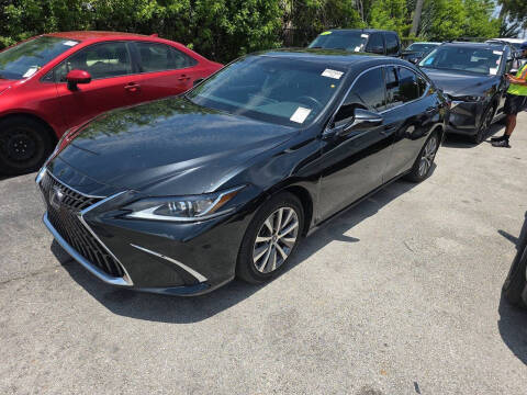 2022 Lexus ES ES 300h FWD photo