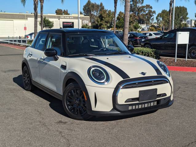 2022 MINI Hardtop 4 Door Cooper FWD photo