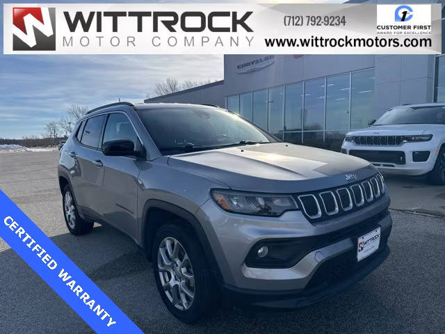 2022 Jeep Compass Latitude Lux 4WD photo