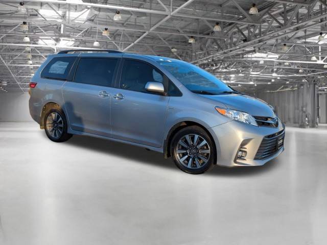 2018 Toyota Sienna XLE AWD photo