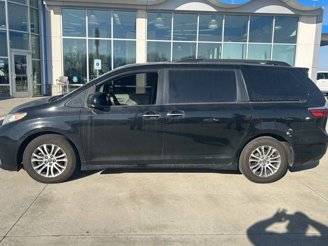 2020 Toyota Sienna XLE Auto Access Seat FWD photo