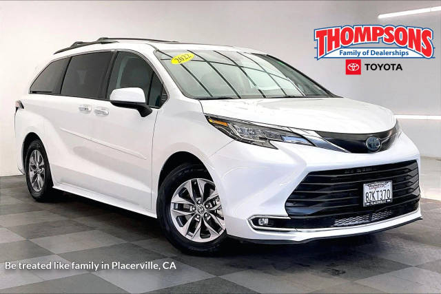 2022 Toyota Sienna XLE FWD photo