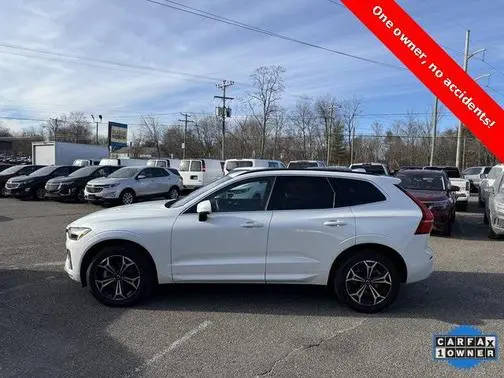 2022 Volvo XC60 Momentum AWD photo