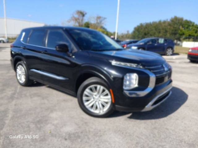 2022 Mitsubishi Outlander ES FWD photo