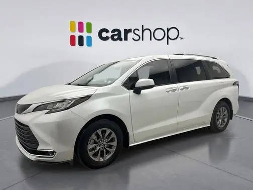 2022 Toyota Sienna XLE FWD photo