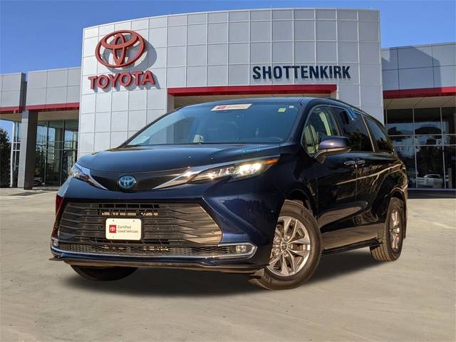 2022 Toyota Sienna XLE FWD photo