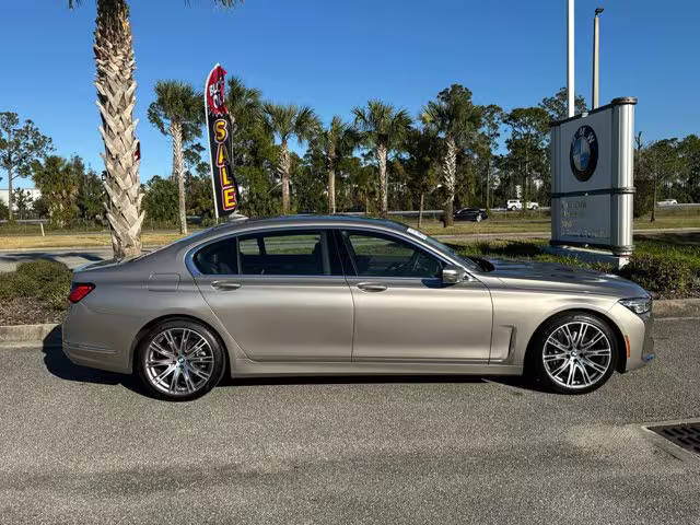 2022 BMW 7 Series 740i RWD photo